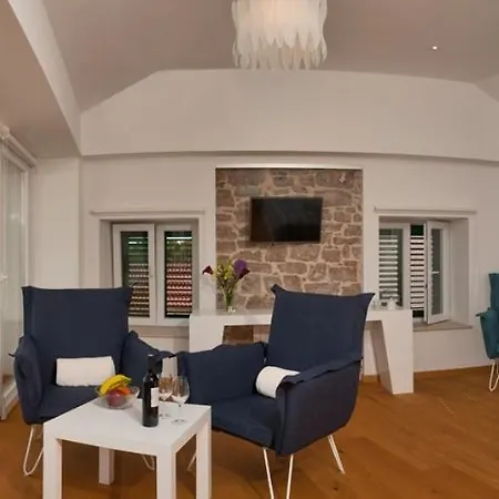 Seaside Family Friendly House With A Swimming Pool Bol, Brac - 14239 *