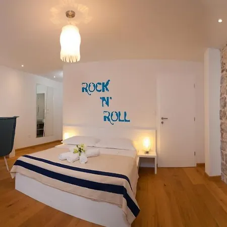 Seaside Family Friendly House With A Swimming Pool Bol, Brac - 14239 Vakantiehuis
