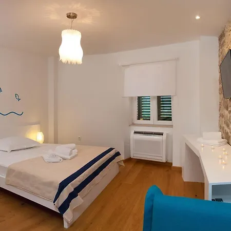 Seaside Family Friendly House With A Swimming Pool Bol, Brac - 14239 Vakantiehuis *
