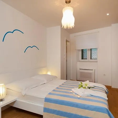 Seaside Family Friendly House With A Swimming Pool Bol, Brac - 14239 *