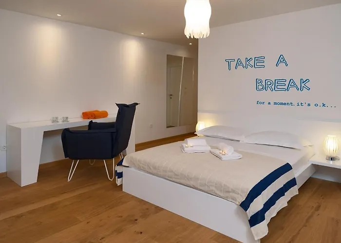 Дом отдыха Seaside Family Friendly House With A Swimming Pool Bol, Brac - 14239