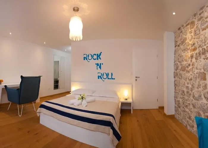 Seaside Family Friendly House With A Swimming Pool Bol, Brac - 14239 Дом отдыха