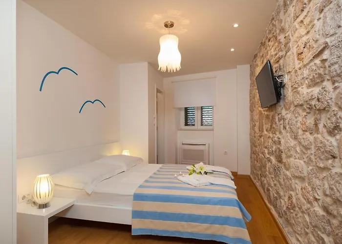 Seaside Family Friendly House With A Swimming Pool Bol, Brac - 14239 * Бол