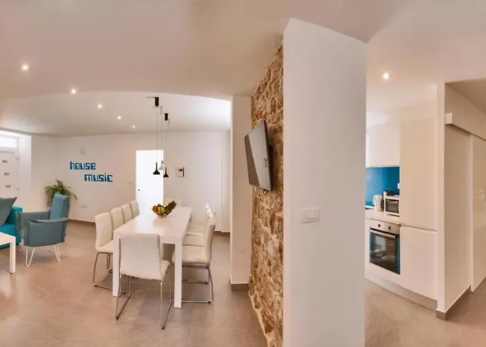 Seaside Family Friendly House With A Swimming Pool Bol, Brac - 14239 *