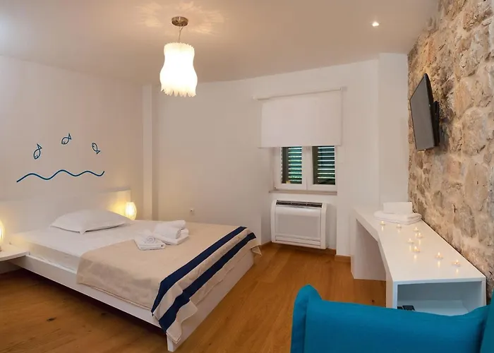 Seaside Family Friendly House With A Swimming Pool Bol, Brac - 14239 Дом отдыха *