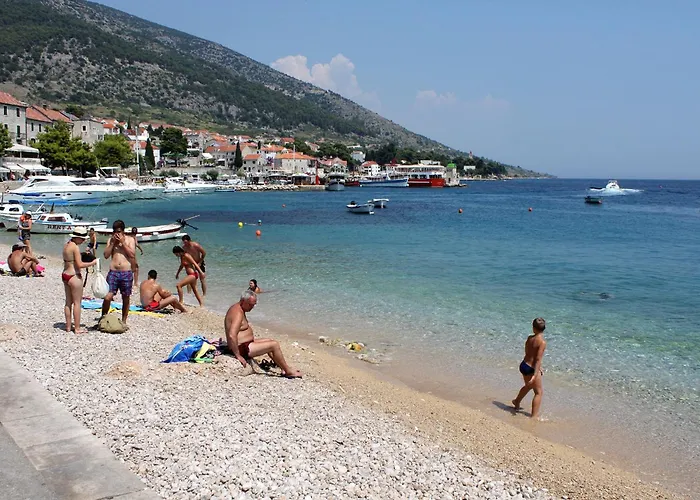 Дом отдыха Seaside Family Friendly House With A Swimming Pool Bol, Brac - 14239 Бол